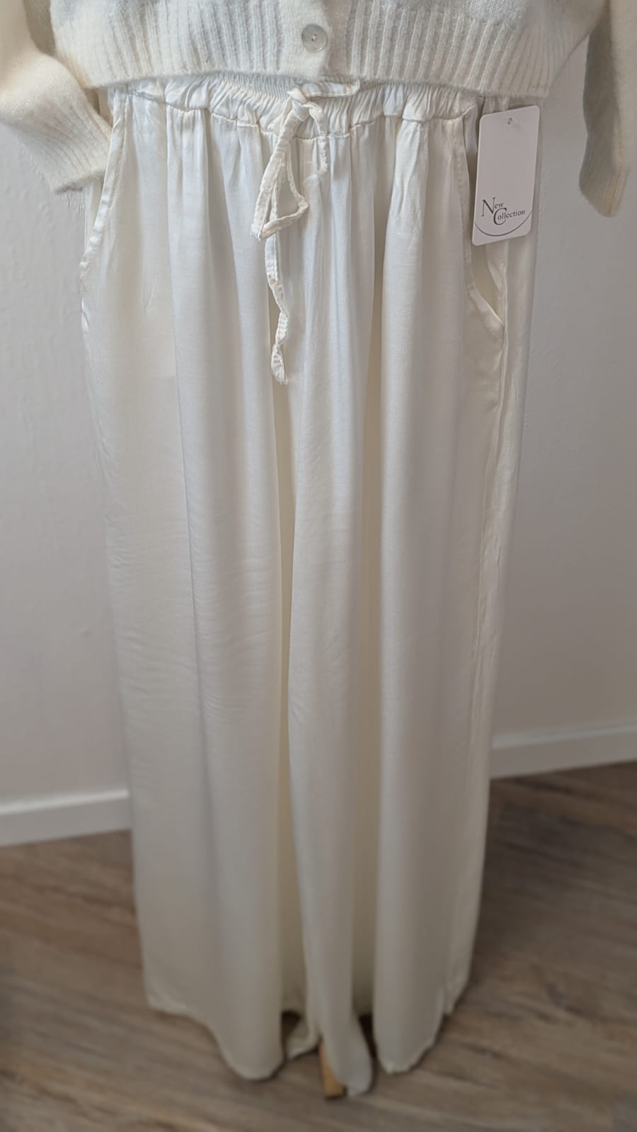 Satin Hose in 4 verschiedenen Farben