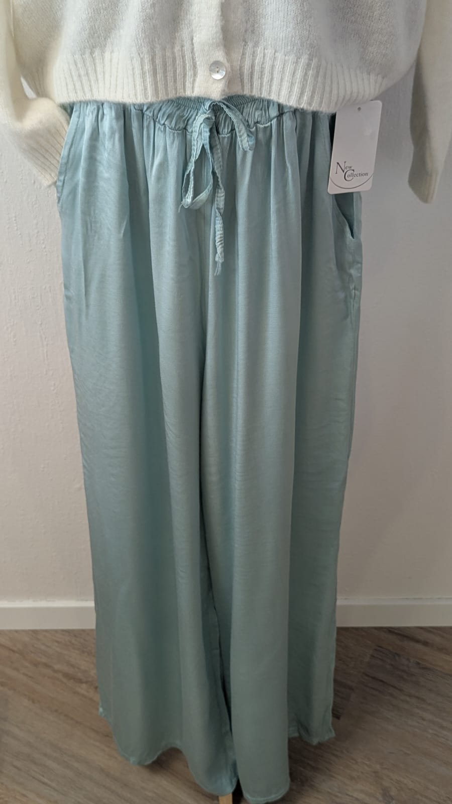 Satin Hose in 4 verschiedenen Farben