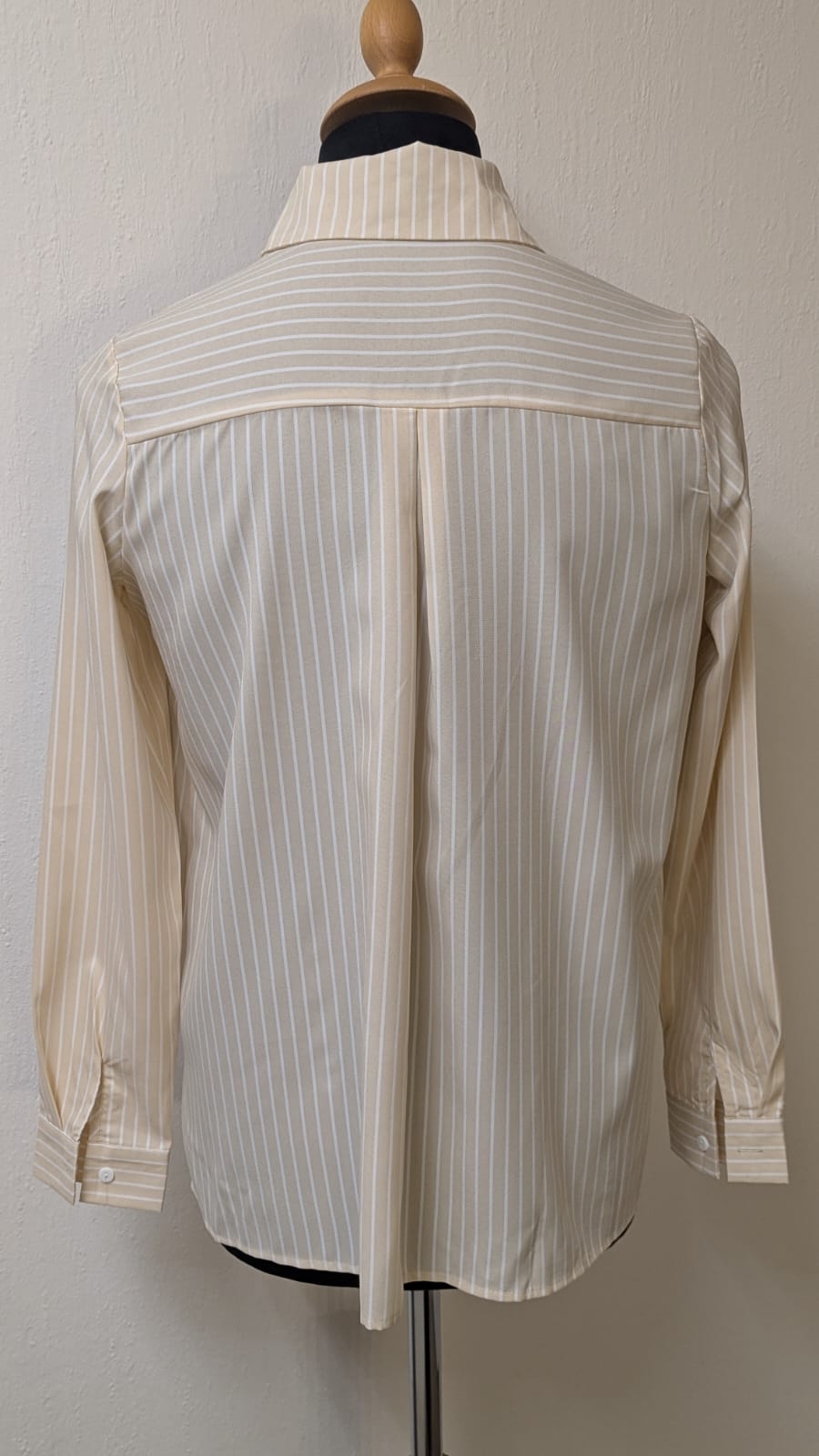 Bluse Beige gestreift mit Blüten-Applikationen