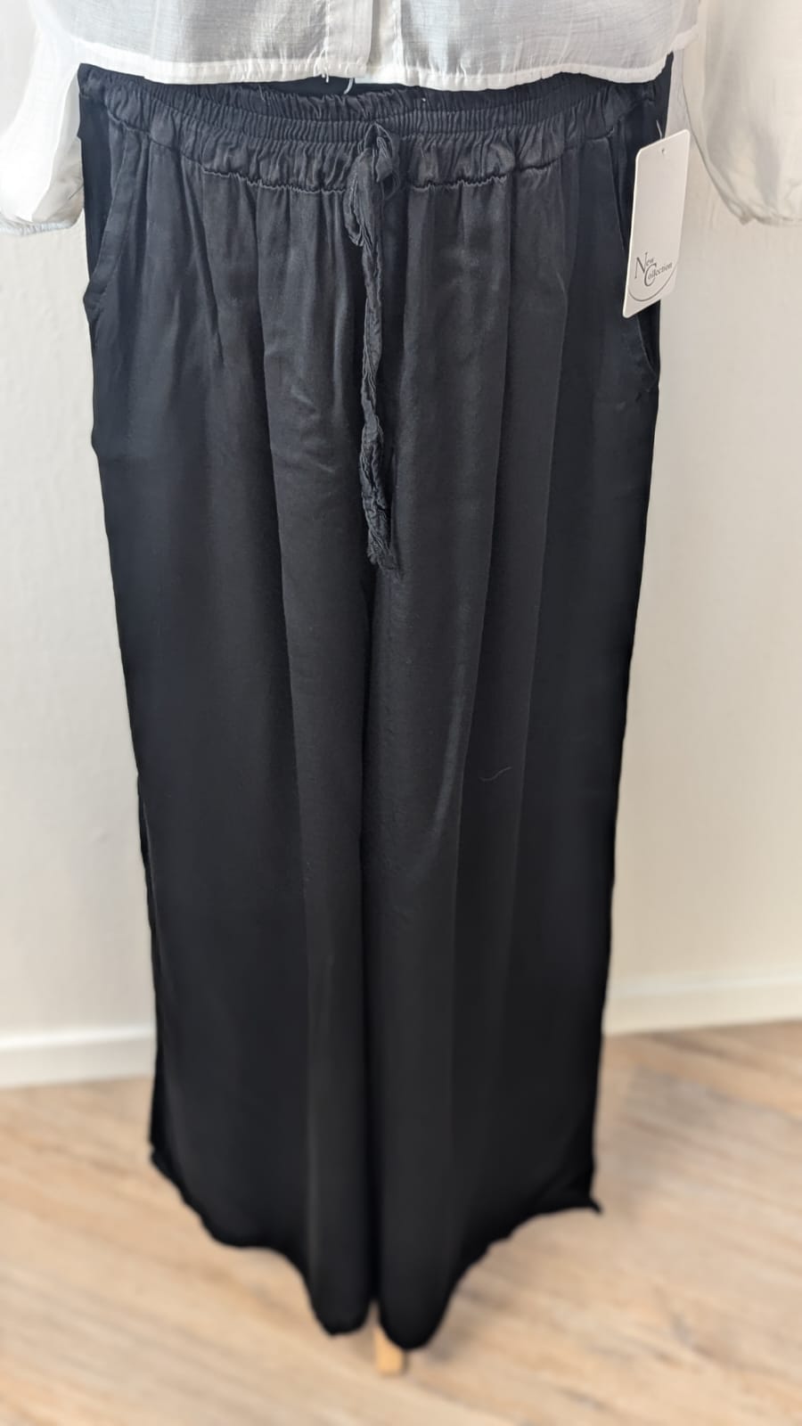 Satin Hose in 4 verschiedenen Farben