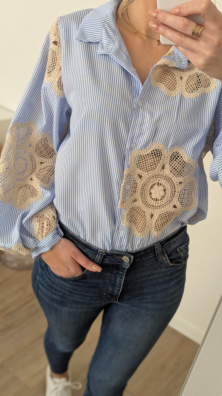 Bluse Blau-Weiss gestreift mit Häkel-Blume